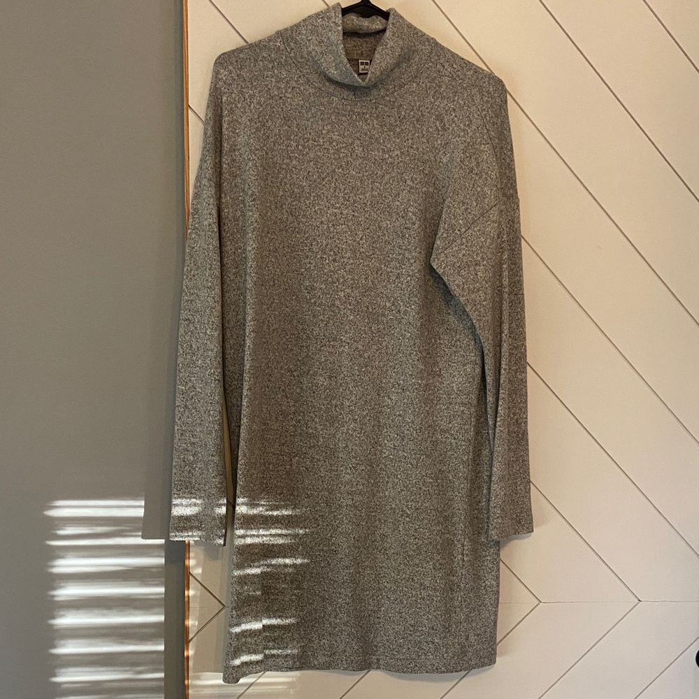 Uniqlo Heather Gray Knitwear